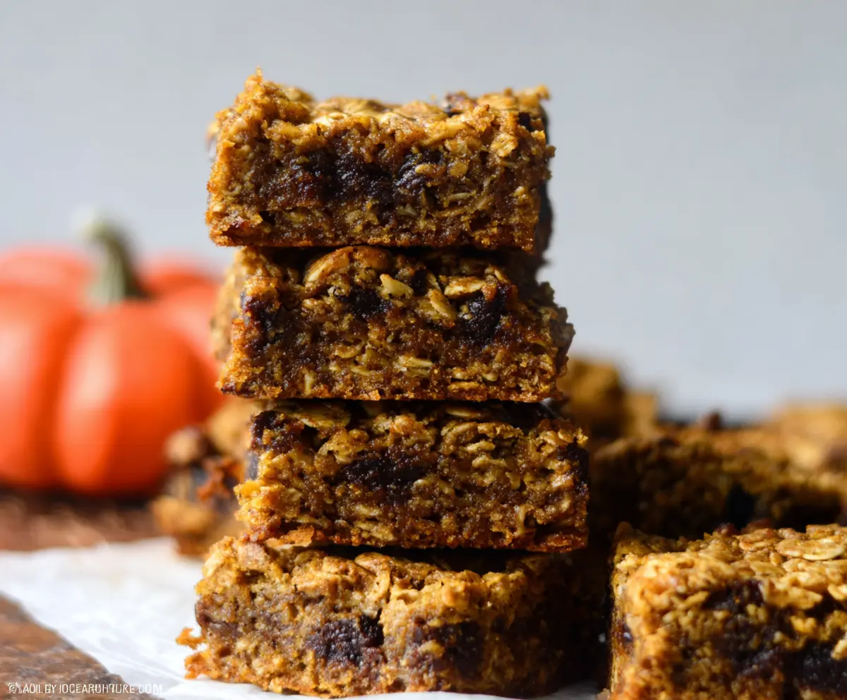 Delicious homemade pumpkin oatmeal bars with a golden crust and creamy pumpkin filling.